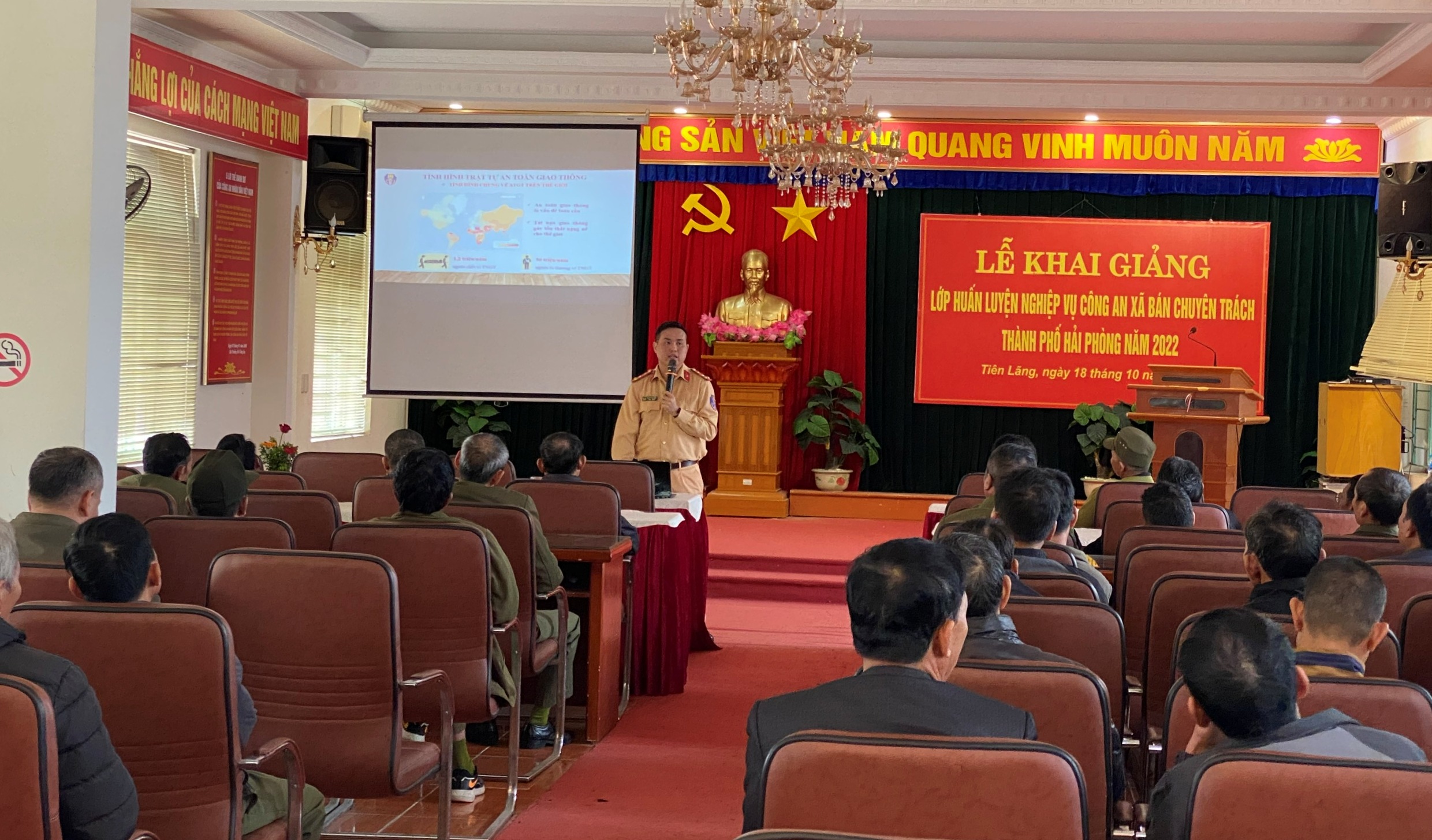 Tuyên truyền an toàn giao thông cho lực lượng Công an xã bán chuyên trách